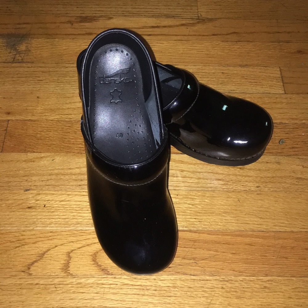 👩🏻‍⚕️🚑 Dansko